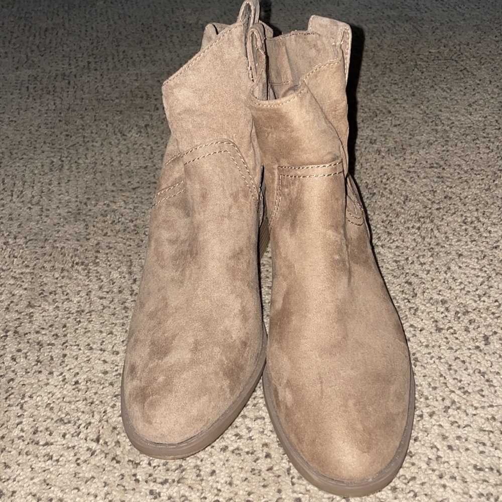 Adorable Fall Booties - Picture 3 of 3